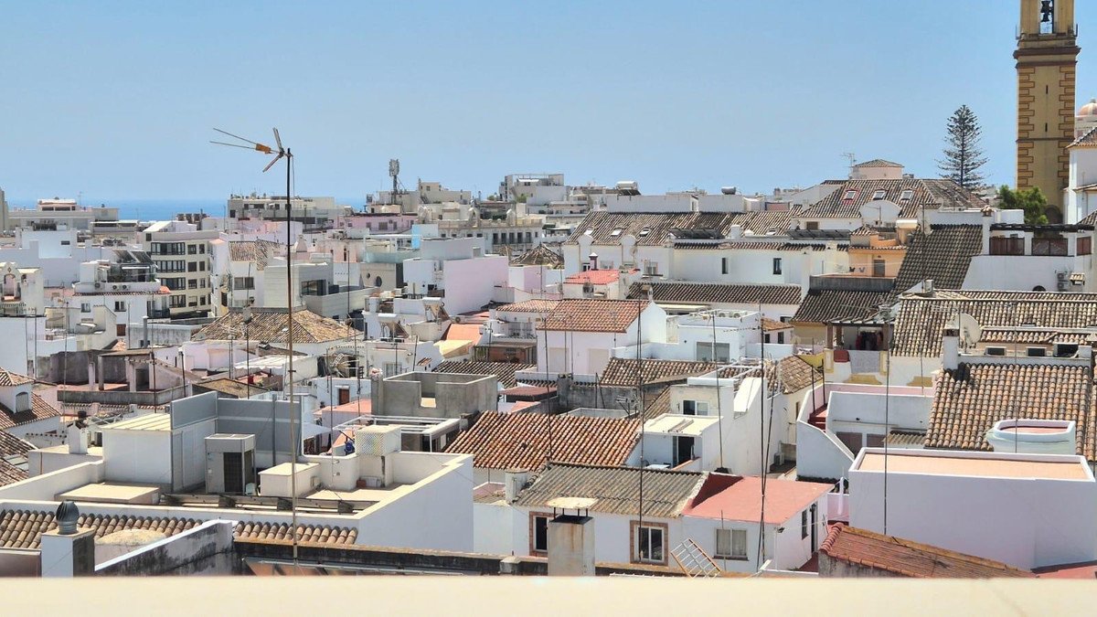 9 Bed Commercial in Estepona in Estepona, Commercial