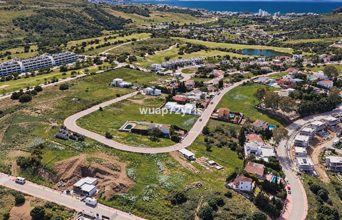 Residential Plot in Estepona in Estepona, Residential Plot
