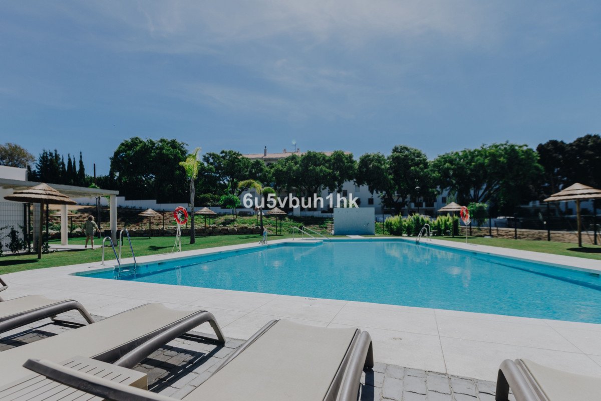 2 Bed شقة في الطابق الأرضي in Estepona في Estepona, 