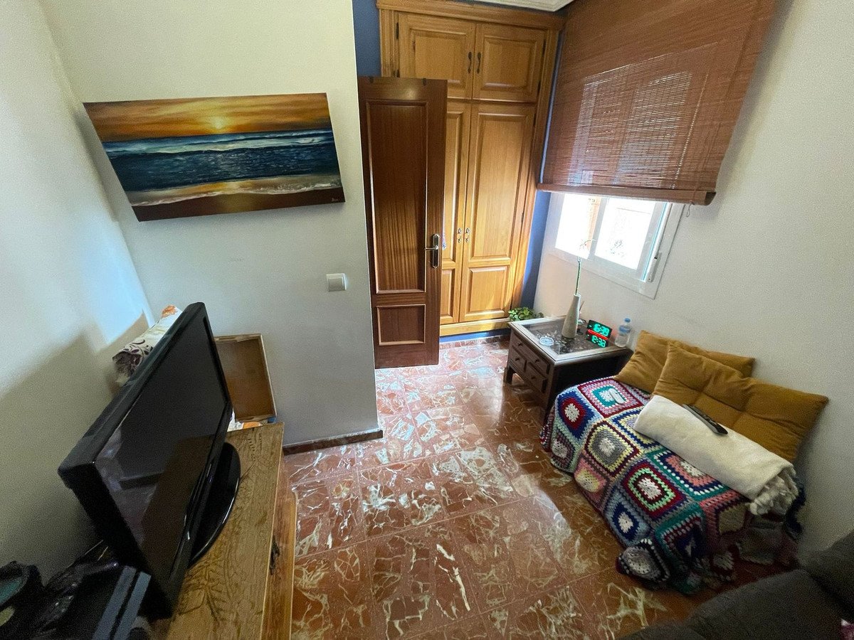 3 Bed شقة في الطابق العلوي in Estepona في Estepona, 
