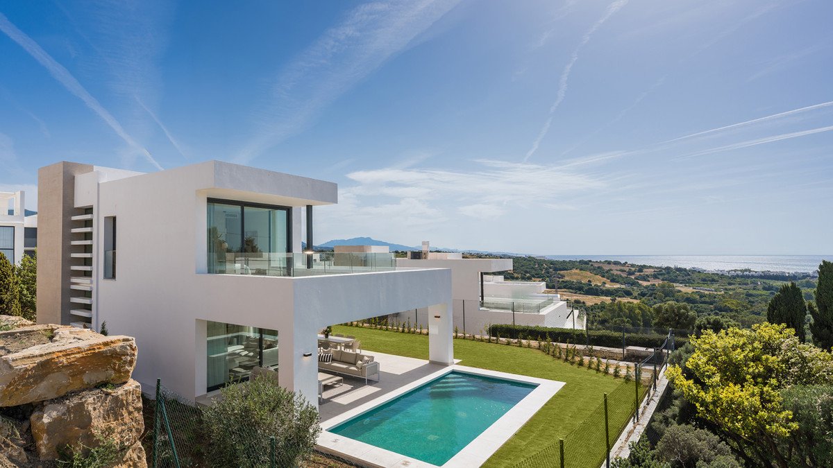 3 Bed New Development in Estepona in Estepona, 