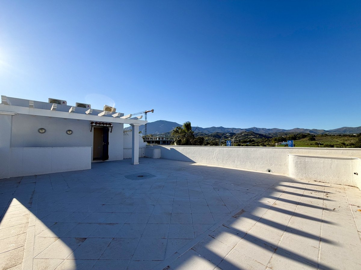 2 Bed بنتهاوس Duplex in Estepona في Estepona, 