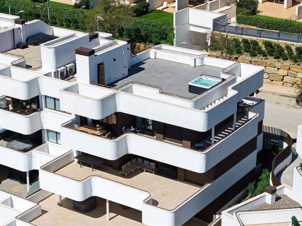 3 Bed Penthouse in Estepona in Estepona, 