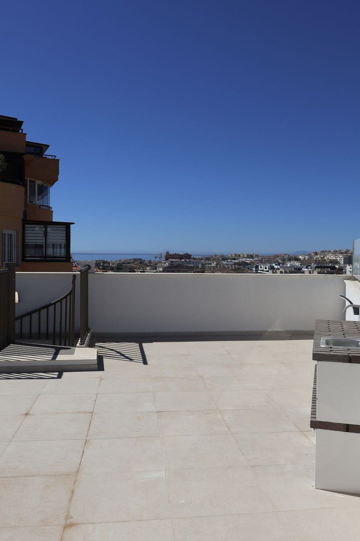 3 Bed بنتهاوس in Estepona في Estepona, 