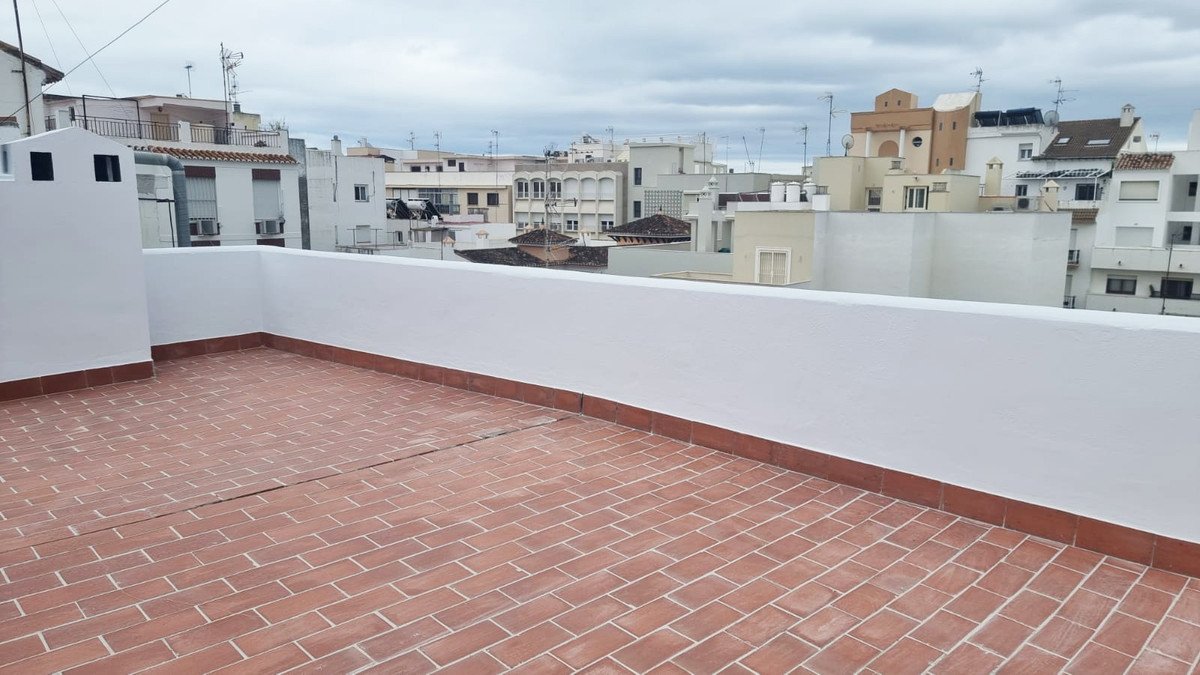 5 Bed Rijtjeshuis in Estepona in Estepona, 