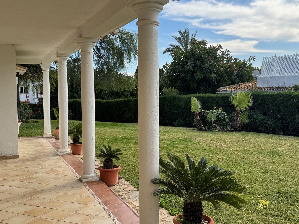 3 Bed Vrijstaande Villa in Estepona in Estepona, 