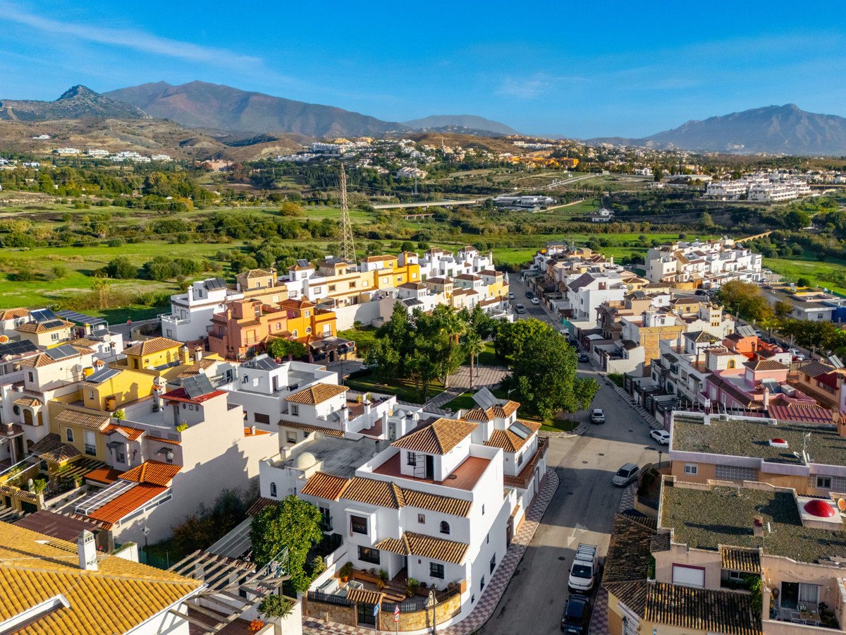 3 Bed Halfvrijstaand Huis in Estepona in Estepona, 