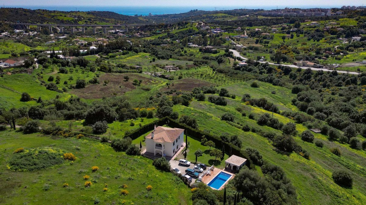 4 Bed فيلا مستقلة in Estepona في Estepona, فيلا منفصلة