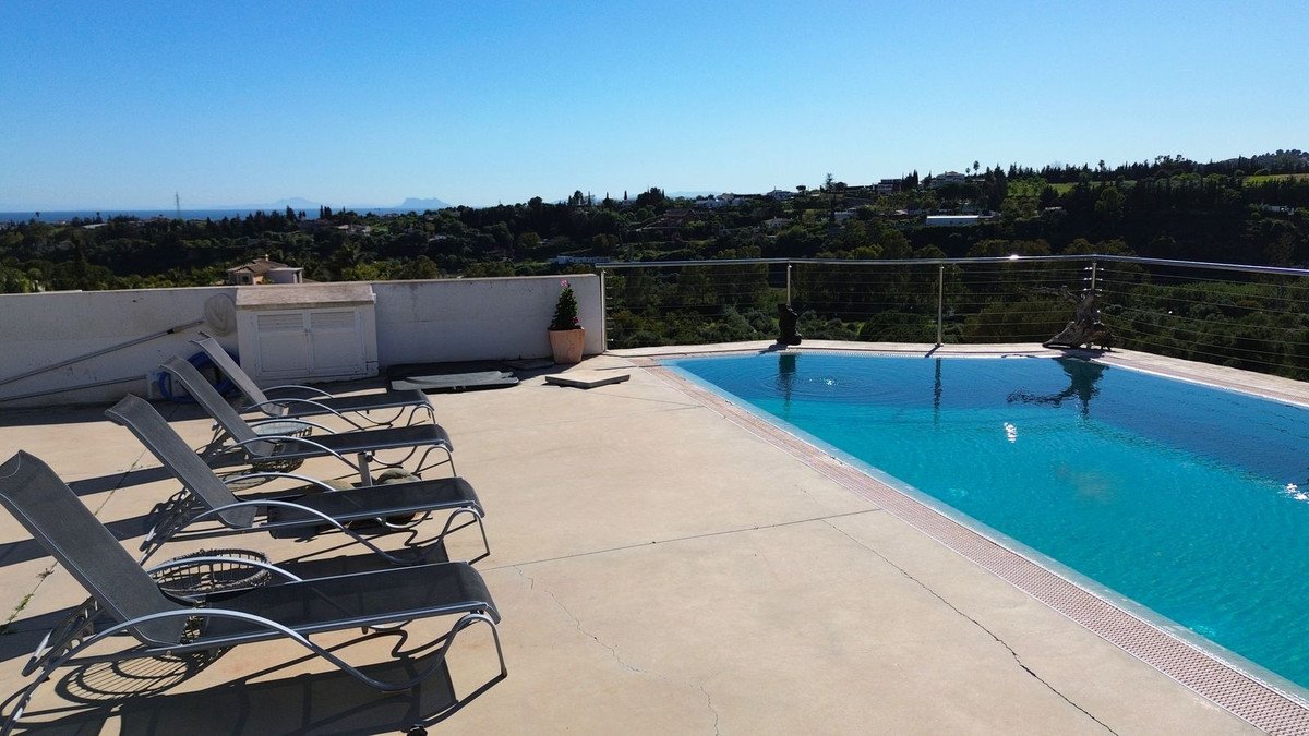 4 Bed فيلا مستقلة in Estepona في Estepona, 