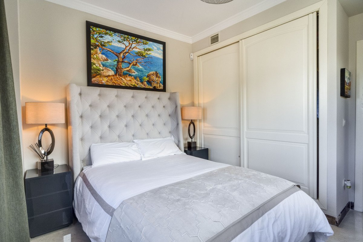 4 Bed Halfvrijstaand Huis in Estepona in Estepona, 