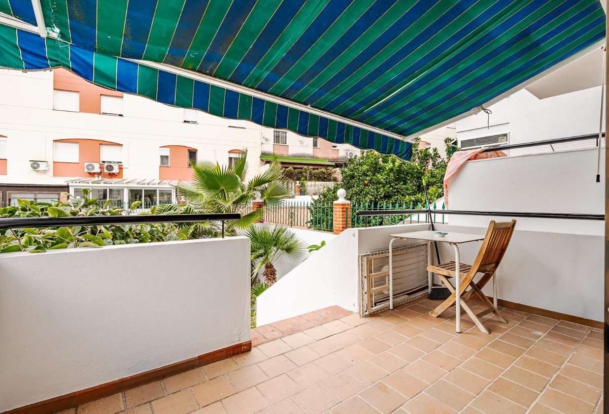 4 Bed منزل شبه منفصل in Estepona في Estepona, 