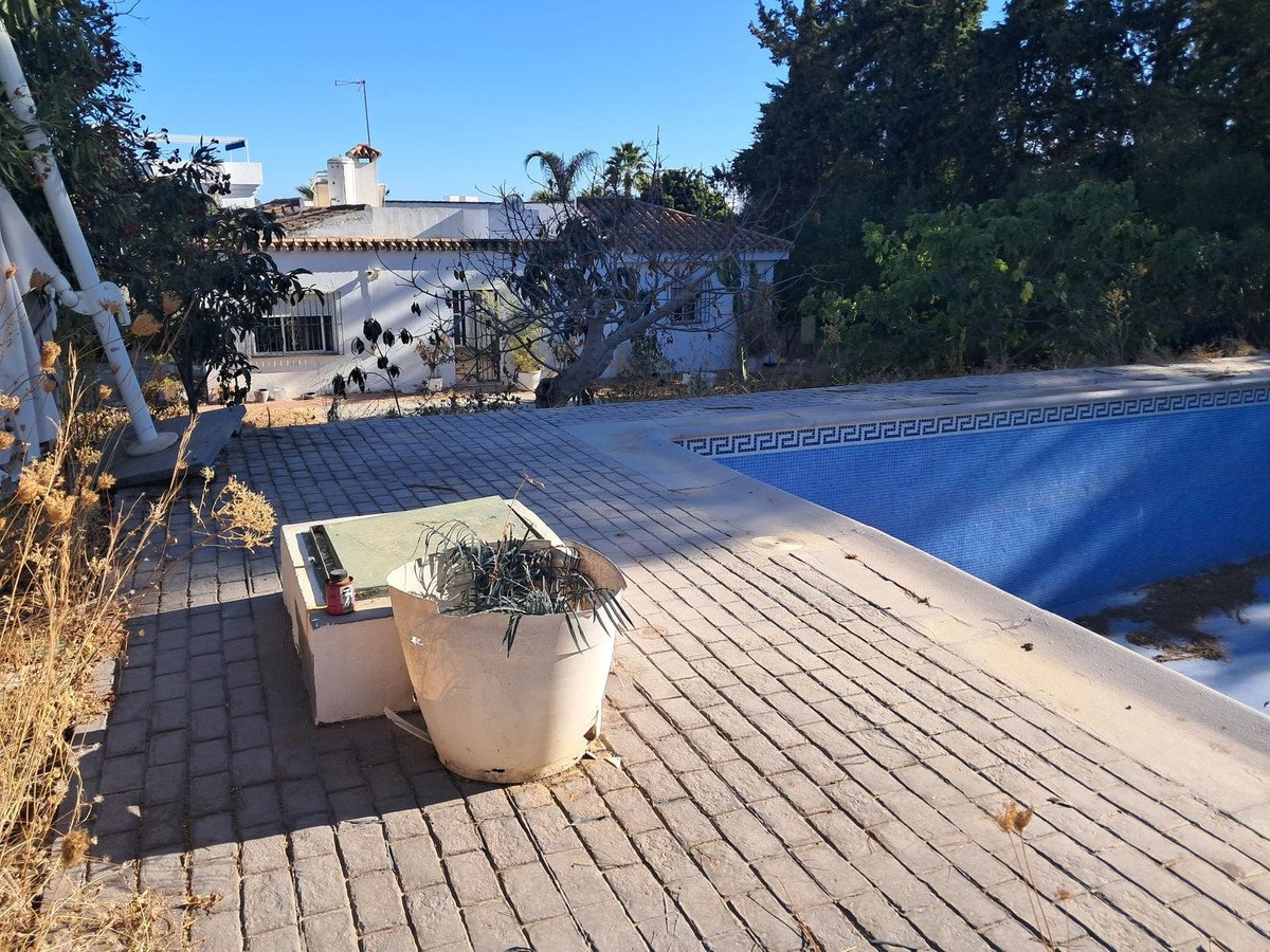 5 Bed فيلا مستقلة in Estepona في Estepona, 