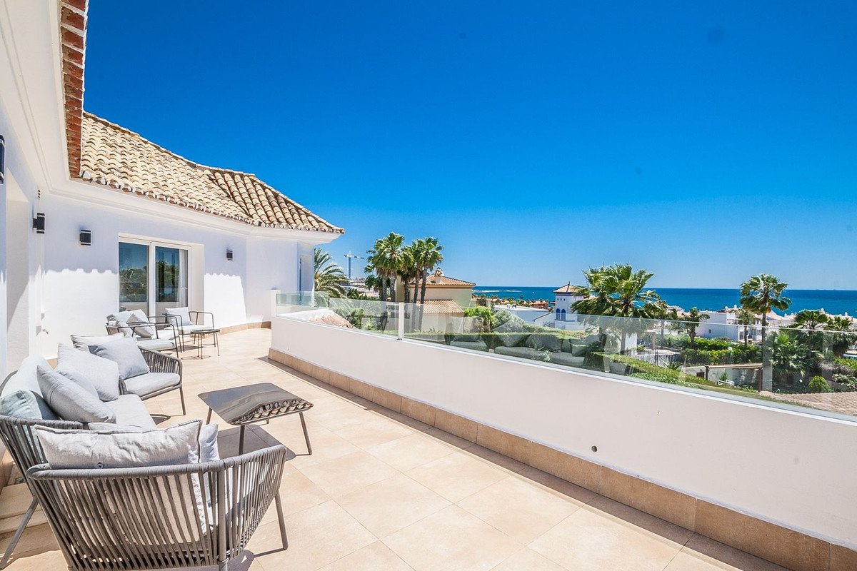 6 Bed فيلا مستقلة in Estepona في Estepona, 