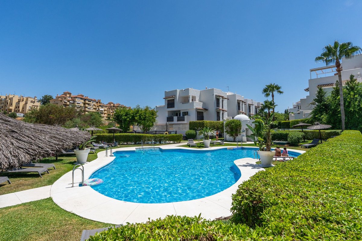 2 Bed Middle Floor Apartment in Selwo in Selwo, Apartment