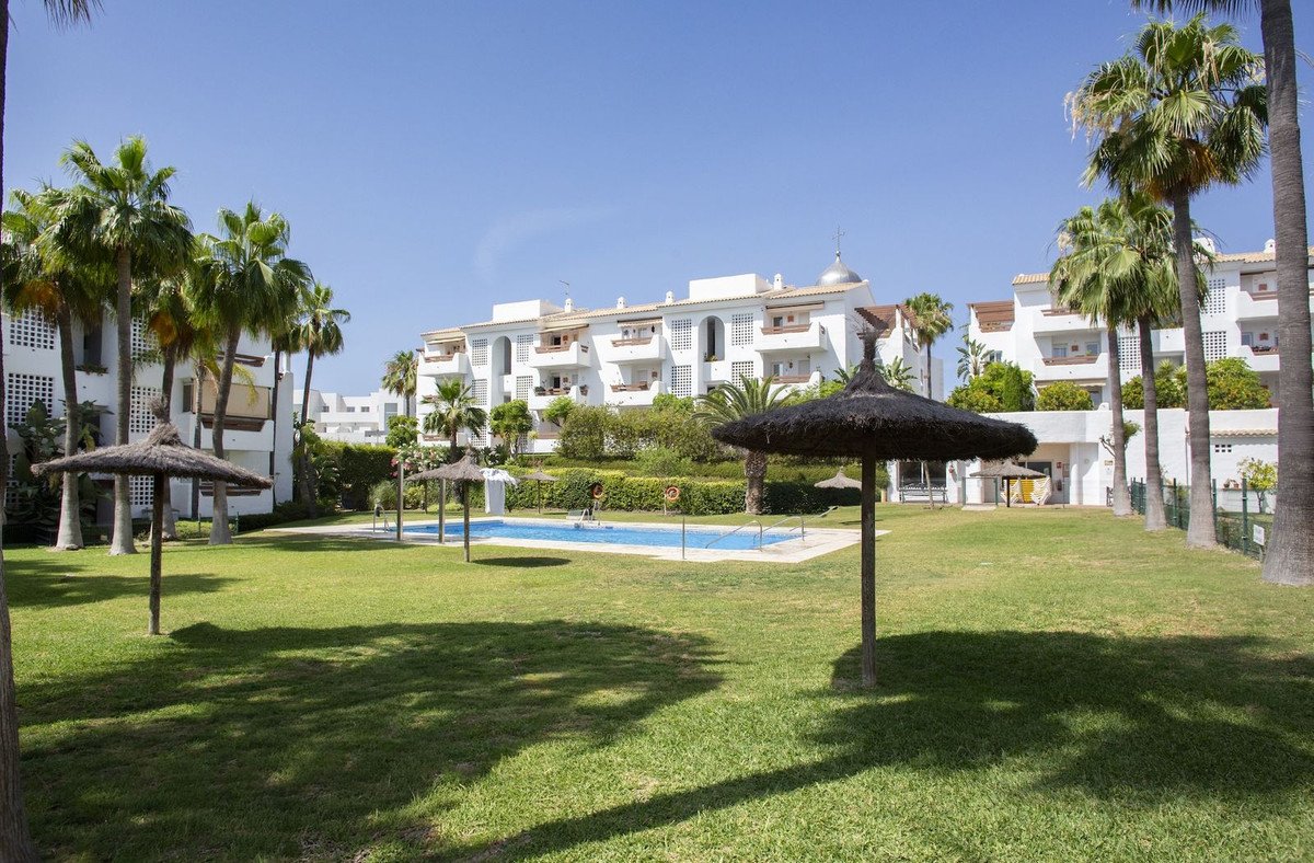 2 Bed Middle Floor Apartment in Selwo in Selwo, Apartment