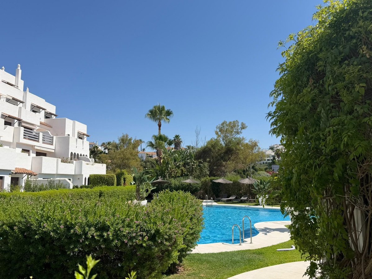2 Bed Ground Floor Apartment in Selwo