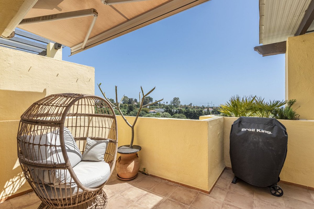 2 Bed Top Floor Apartment in Selwo in Selwo, Apartment