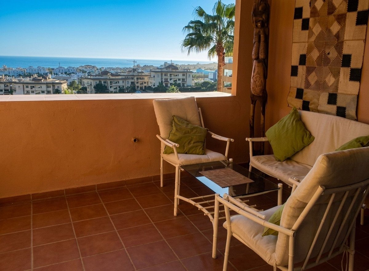 2 Bed Middle Floor Apartment in Selwo