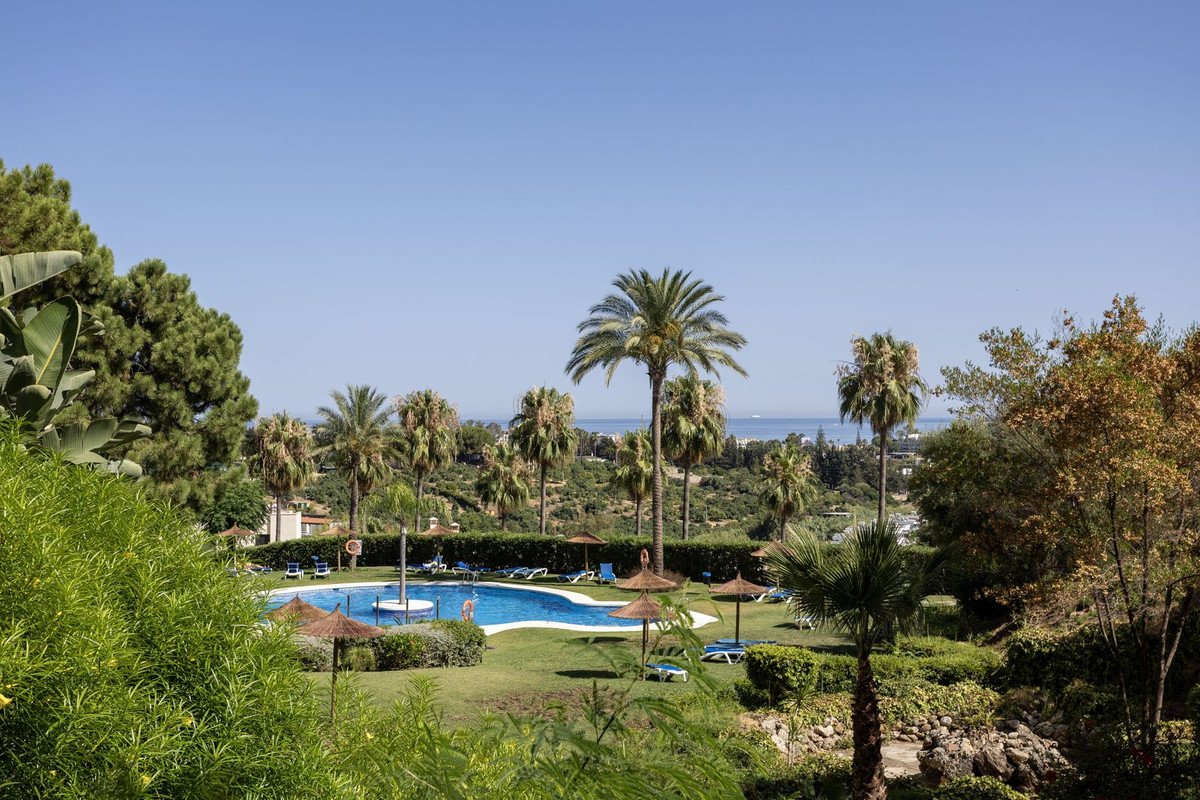3 Bed Middle Floor Apartment in Selwo in Selwo, Apartment