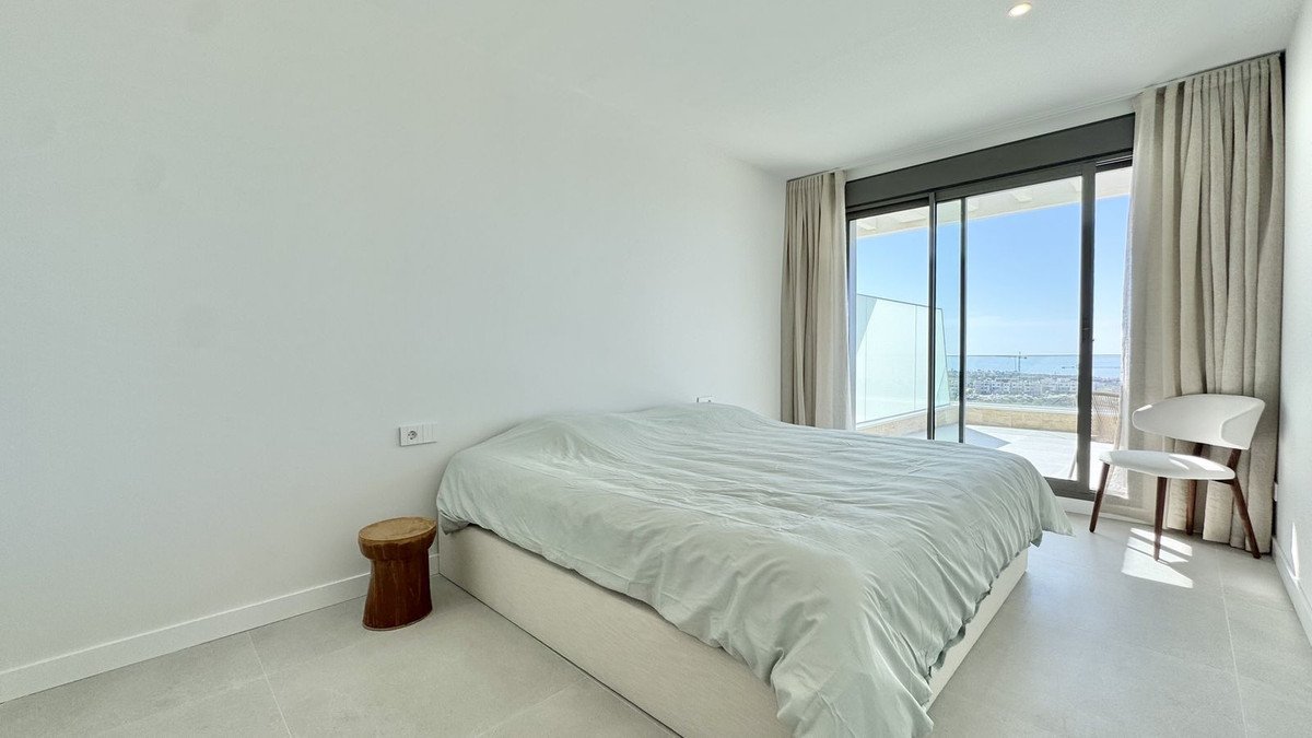 3 Bed Penthouse in Selwo in Selwo, 