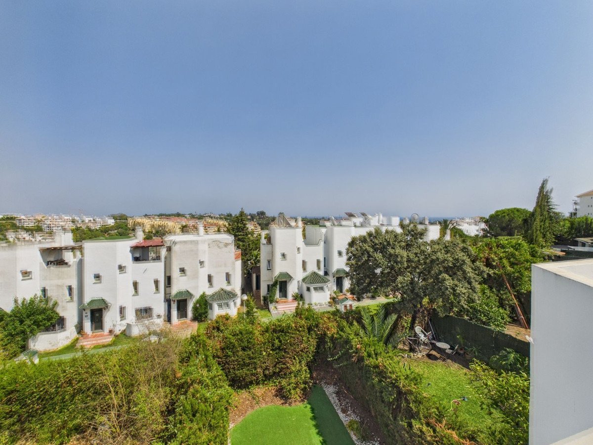 4 Bed Townhouse in Selwo in Selwo, Townhouse