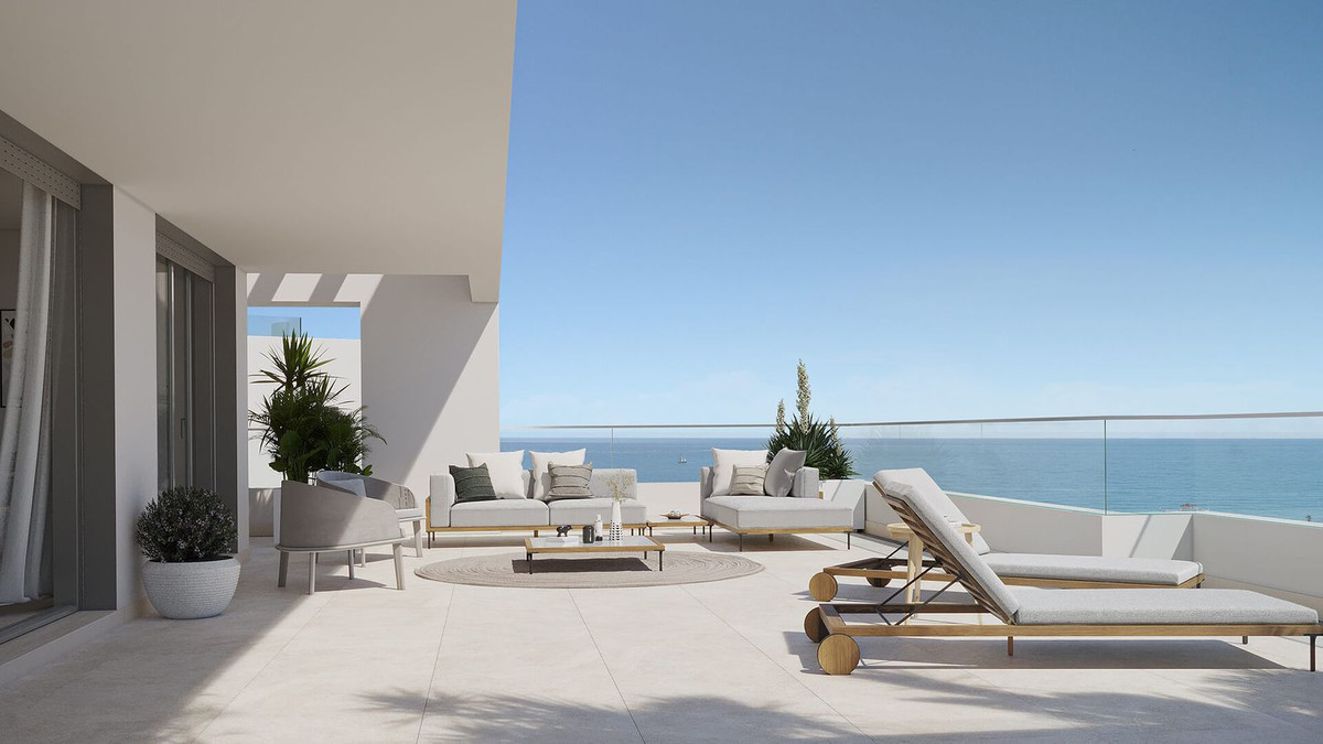 Luxe terras met zeezicht in Azure Estepona