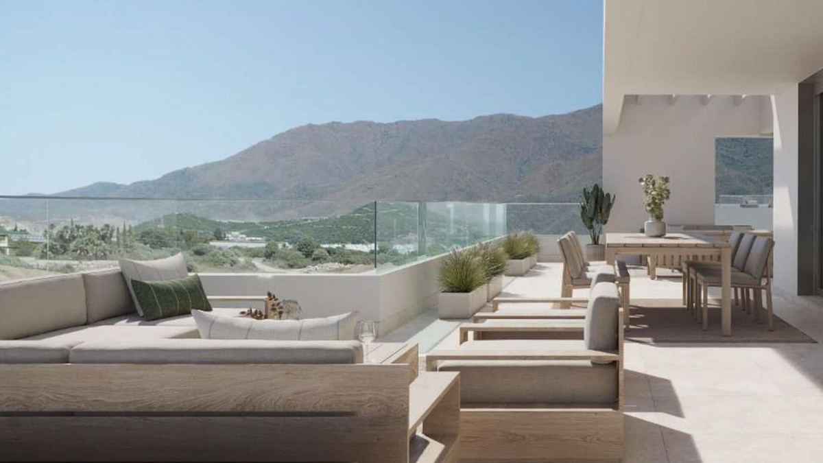 Luxe buitenruimte met prachtig uitzicht in Azure Estepona.