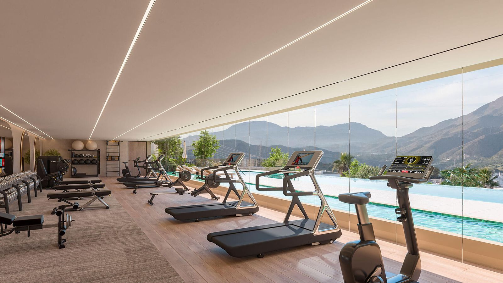 MarAlto fitnessruimte met uitzicht op het zwembad en de bergen.