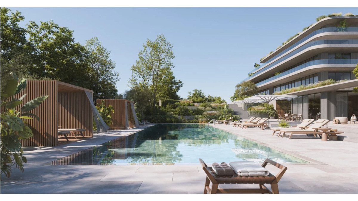 Luxe appartementencomplex One Estepona met zwembad en groene omgeving.