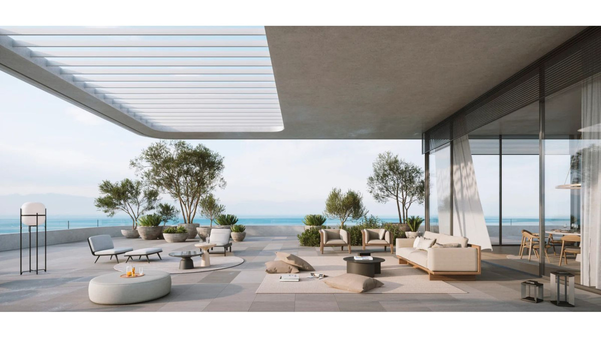 Luxe terras met uitzicht op de oceaan in One Estepona
