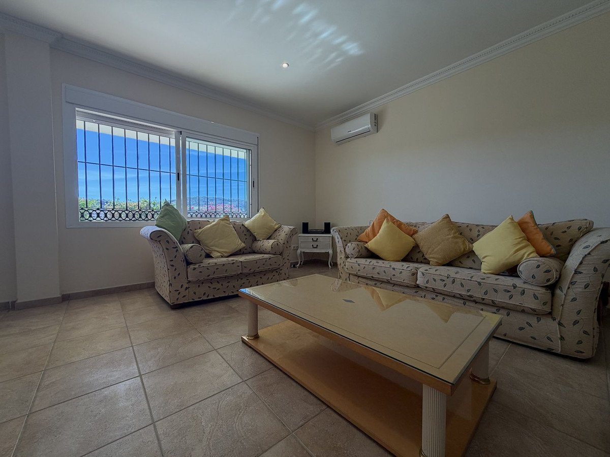 4 Bed Freistehende Villa in Valle Romano
