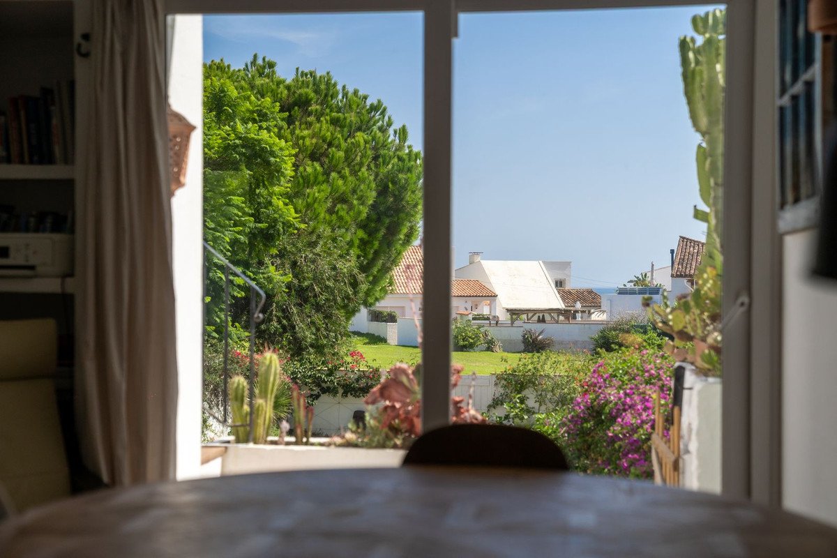 2 Bed Semi-Detached House in Estepona in Estepona, Semi-Detached House
