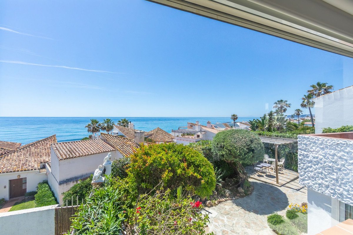 3 Bed Detached Villa in Estepona in Estepona, Detached Villa