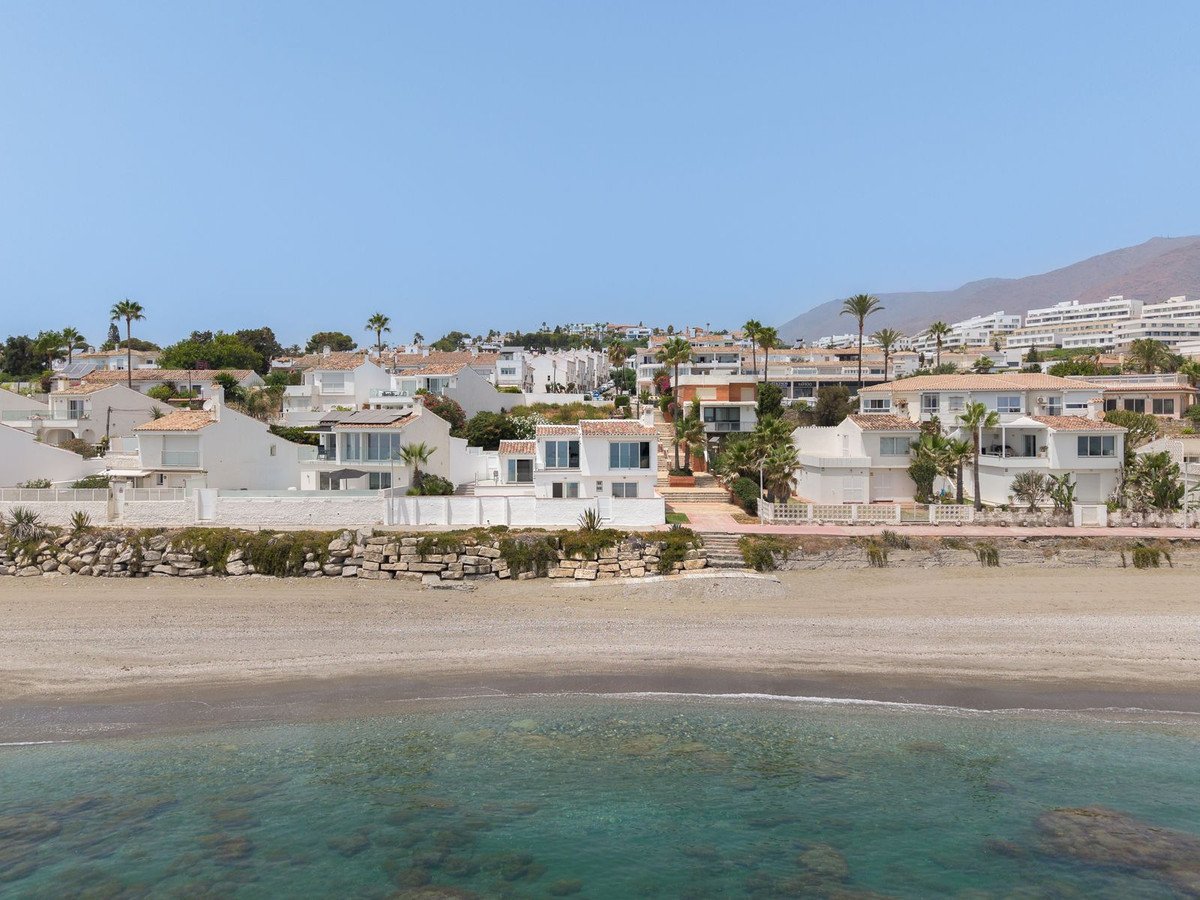 3 Bed Detached Villa in Estepona in Estepona, Detached Villa