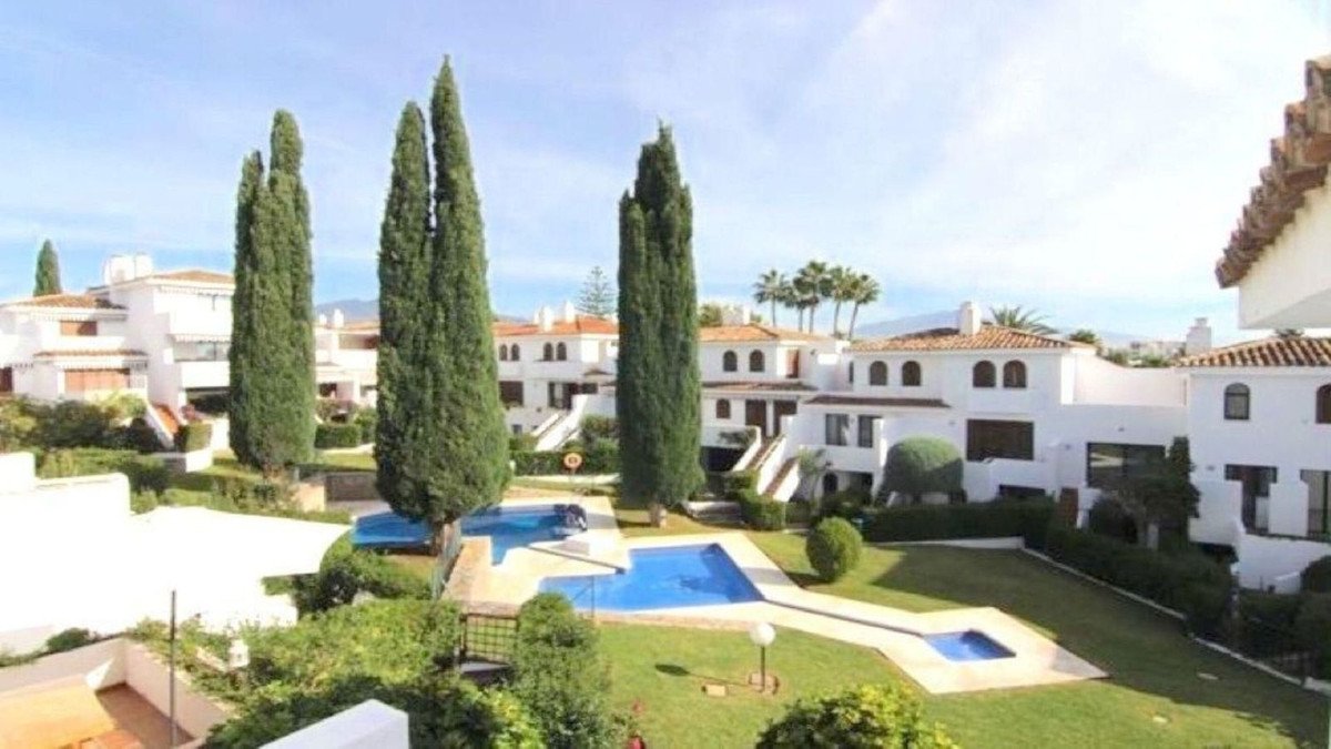 3 Bed Semi-Detached House in Estepona in Estepona, Semi-Detached House