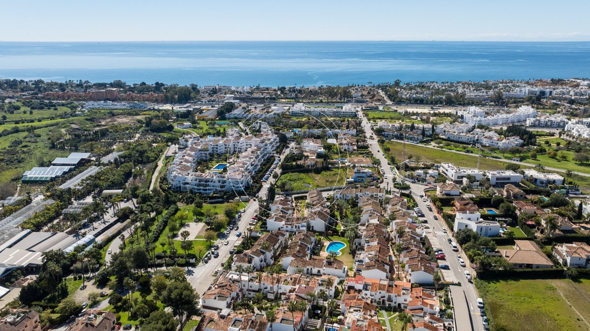 3 Bed Semi-Detached House in Estepona in Estepona, Semi-Detached House