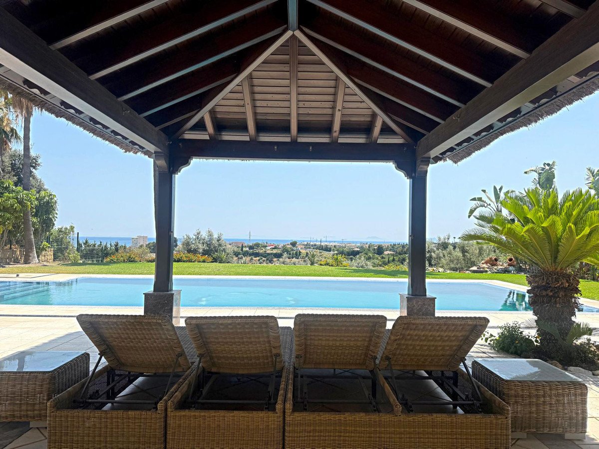 4 Bed Detached Villa in Estepona