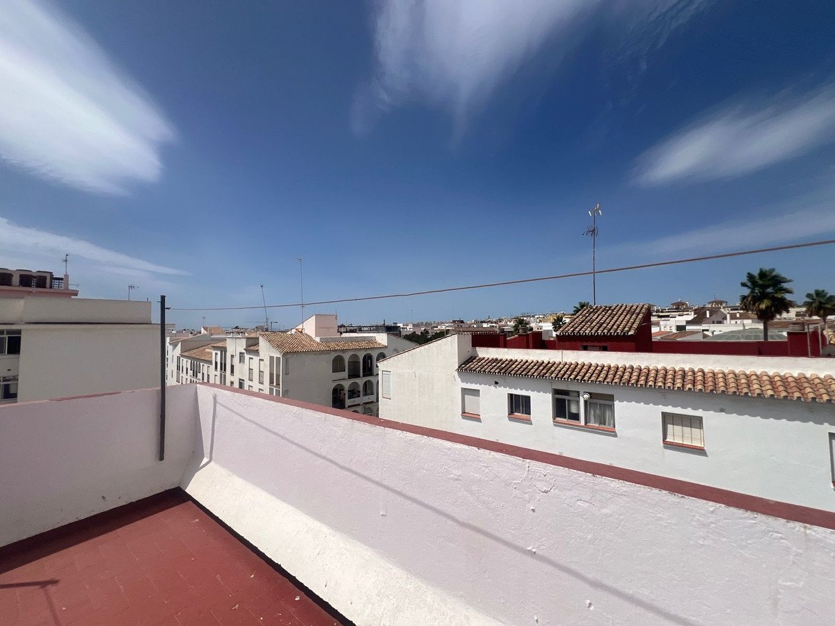 4 Bed Semi-Detached House in Estepona in Estepona, Semi-Detached House