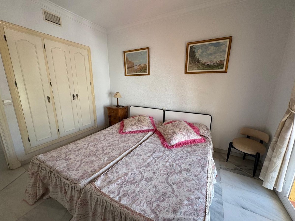 4 Bed Semi-Detached House in Estepona in Estepona — Semi-Detached House