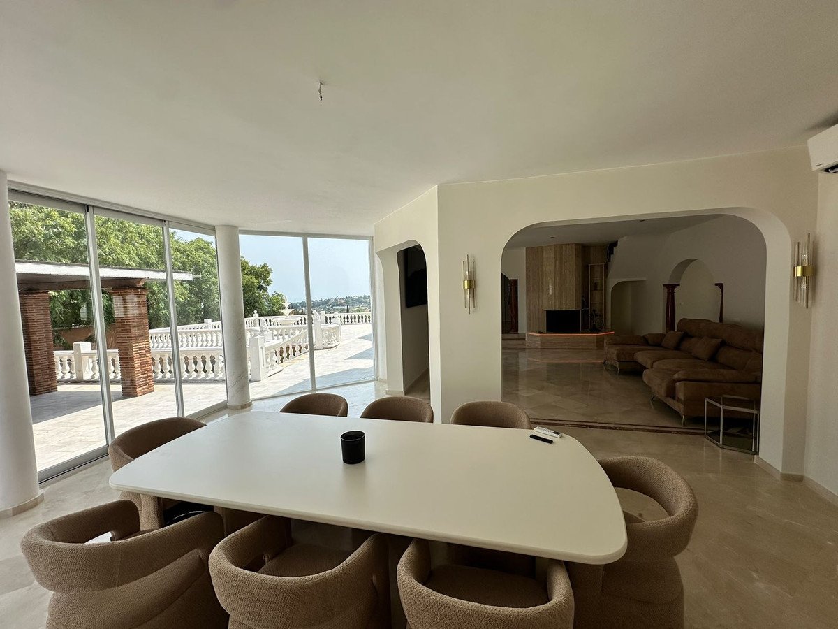 5 Bed Detached Villa in Estepona in Estepona, Detached Villa