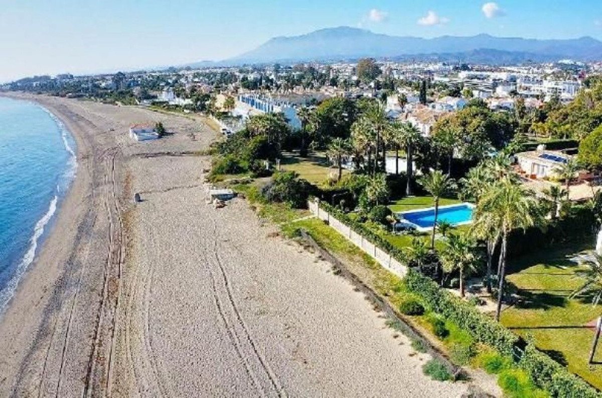 5 Bed Detached Villa in Estepona in Estepona, Detached Villa