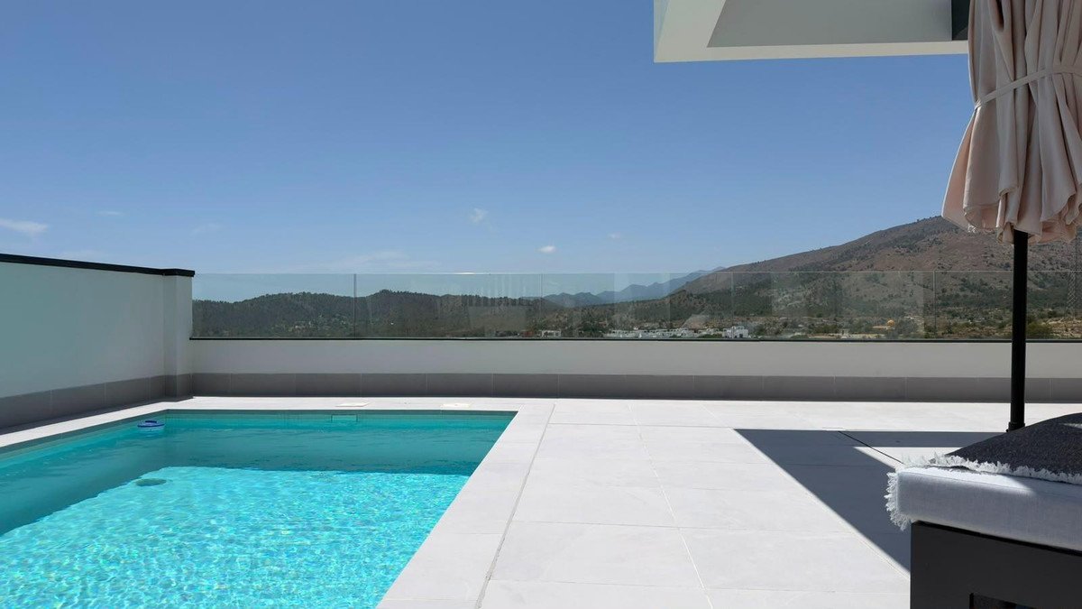 3 Bed Bungalow in Finestrat في Finestrat, فيلا