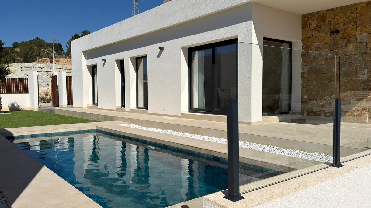 3 Bed Bungalow in Finestrat في Finestrat, تاون هاوس