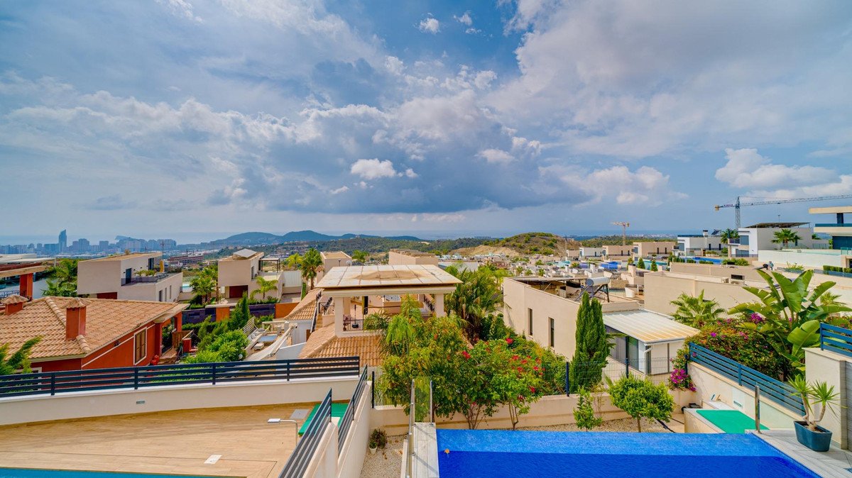 3 Bed Bungalow in Finestrat في Finestrat, فيلا