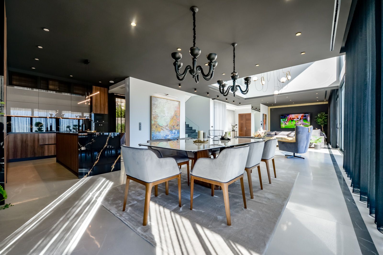 Luxe eetkamer in Villa Roma, modern design