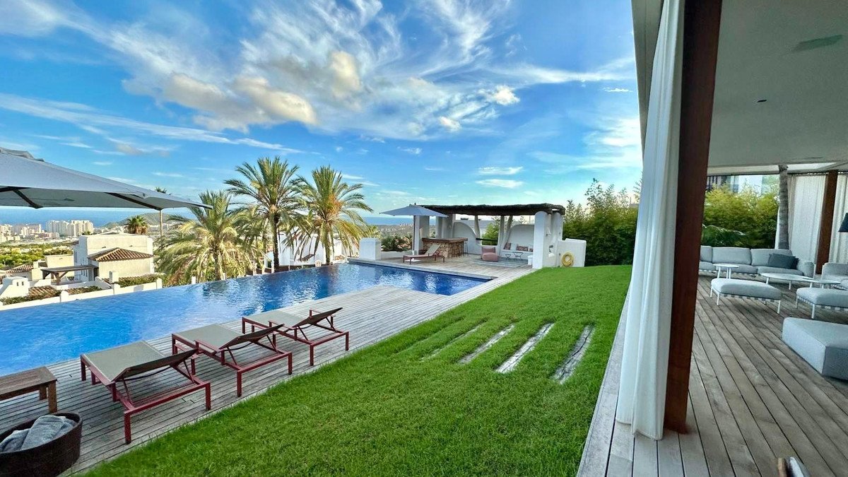 5 Bed Bungalow in Finestrat in Finestrat, Bungalow