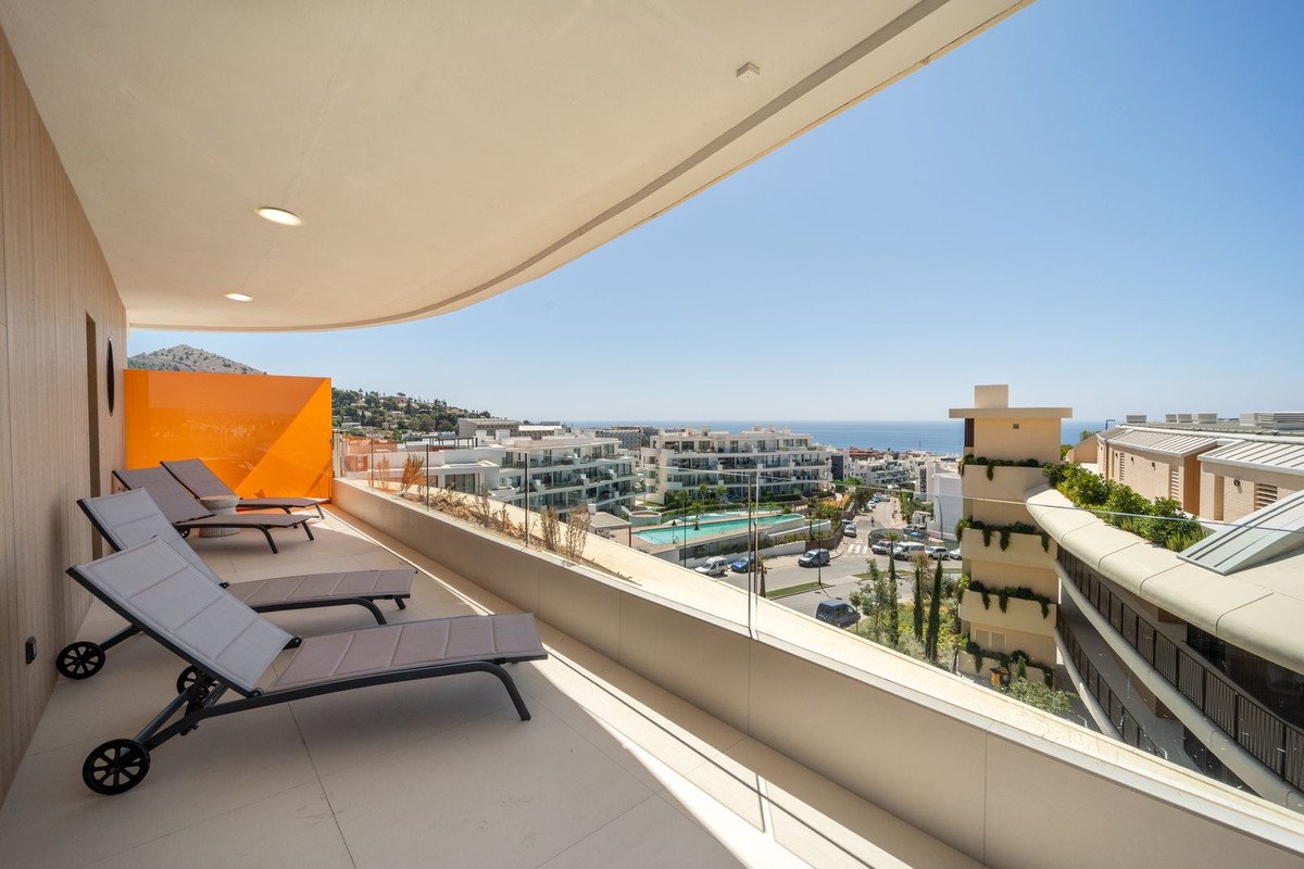 2 Bed Middle Floor Apartment in Fuengirola in Fuengirola, Apartment