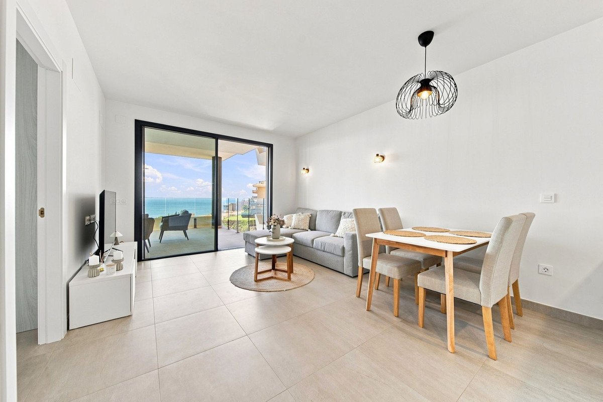 2 Bed Middle Floor Apartment in Fuengirola in Fuengirola, Apartment
