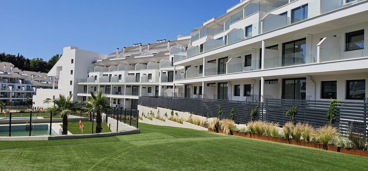 2 Bed Middle Floor Apartment in Fuengirola in Fuengirola, Apartment