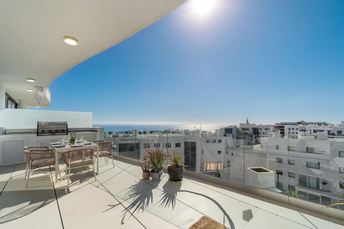2 Bed Middle Floor Apartment in Fuengirola in Fuengirola, Apartment